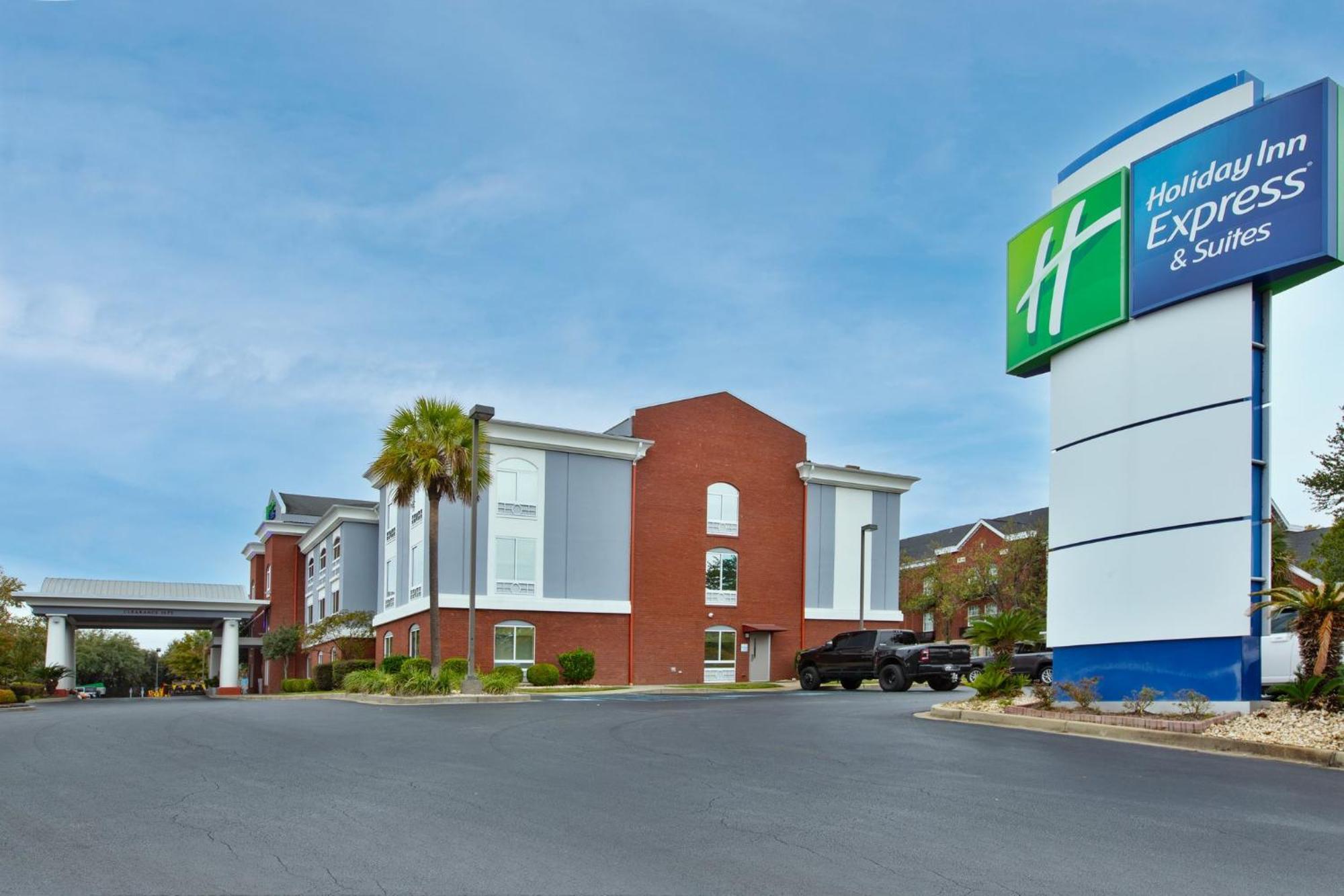 Holiday Inn Express Hotel & Suites - Sumter, An Ihg Hotel Exterior photo